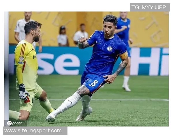 切尔西更衣室风波升级斯特林与恩佐训练场发生激烈冲突 切尔西更衣室风波升级斯特林与恩佐训练场发生激烈冲突